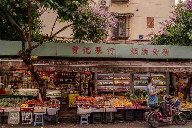 91网深扒社交媒体舆论制造工厂|年度大事件,91论坛可信吗